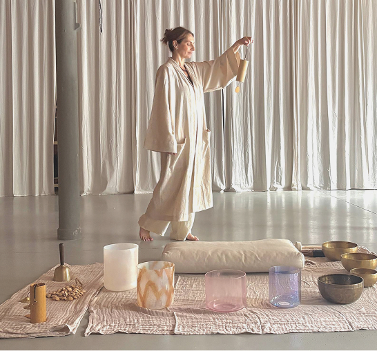 Michèle Gabrielle guiding a sound bath